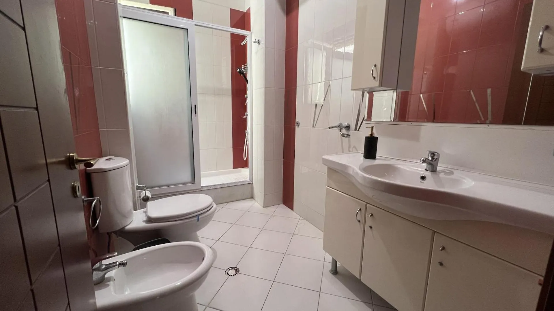 Elly Apartment Durres 0*,