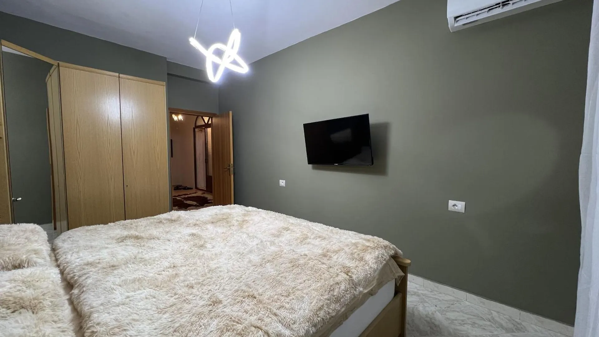 Elly Apartment Durres 0*,