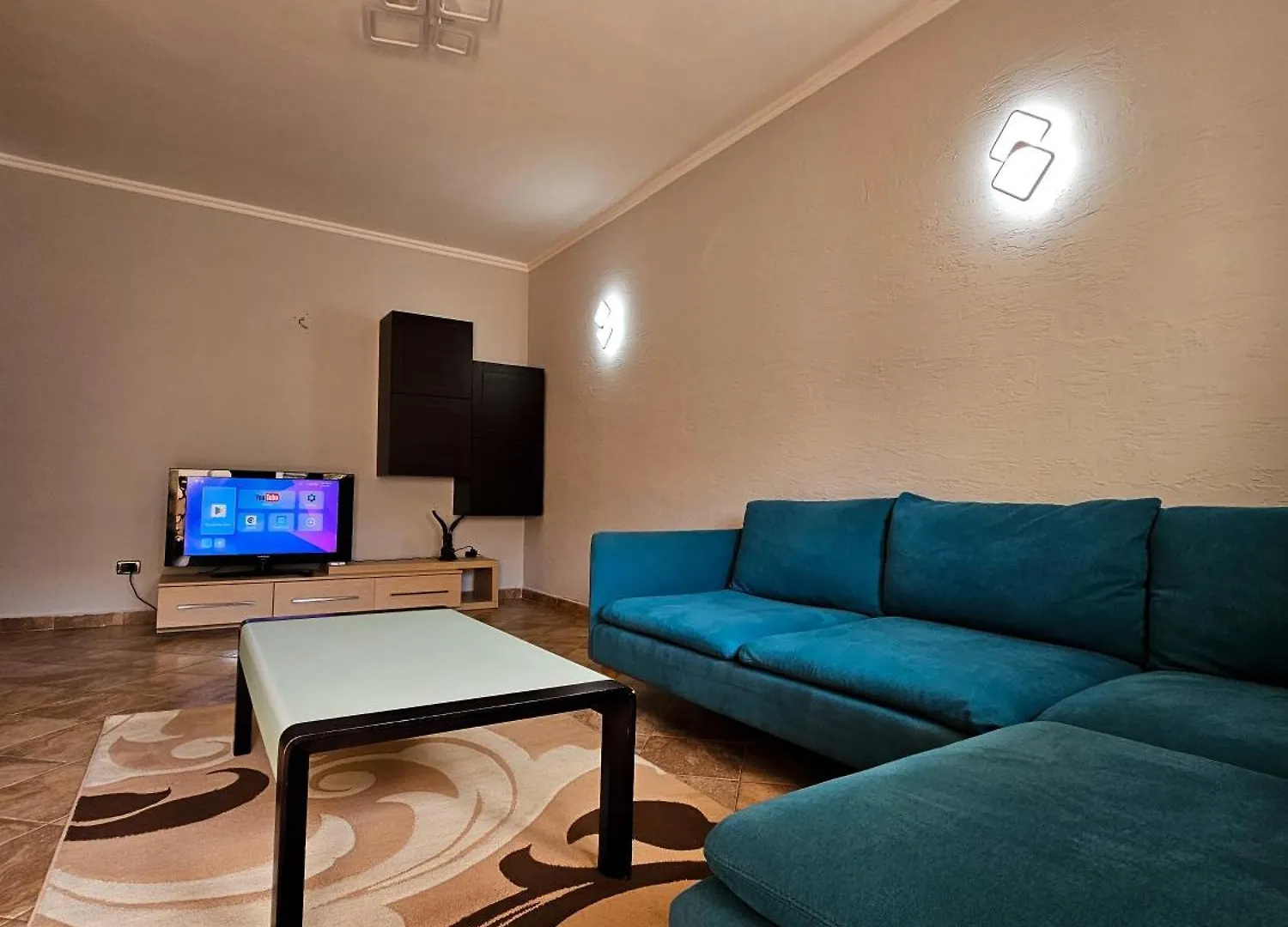 Elly Apartment Durres 0*,
